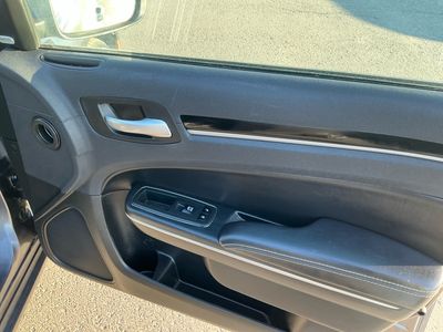 2018 Chrysler 300 — photo 23 view