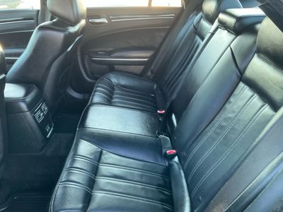 2018 Chrysler 300 — photo 18 view