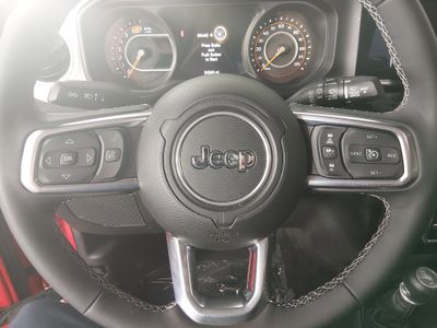 2025 Jeep Wrangler - Photo 12