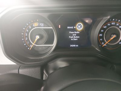 2025 Jeep Wrangler - Photo 14