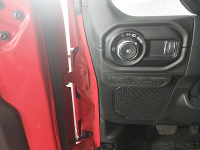 2025 Jeep Wrangler - Photo 13