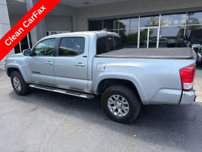2017 Toyota Tacoma - Photo 3