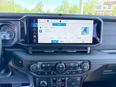 2026 Jeep Gladiator — photo 19 view
