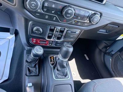 2026 Jeep Gladiator — photo 16 view