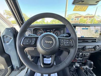 2026 Jeep Gladiator — photo 12 view