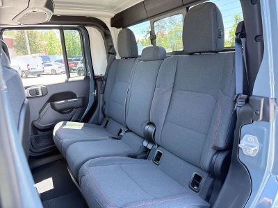 2026 Jeep Gladiator — photo 21 view
