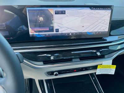 2026 BMW X7 — photo 10 view