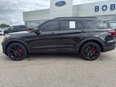 2022 Ford Explorer — side profile view