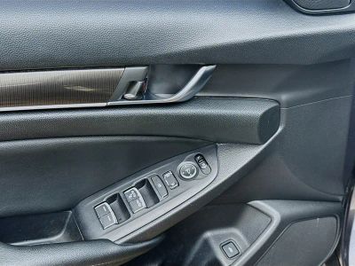 2019 Honda Accord Sedan — photo 16 view