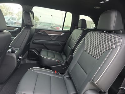 2026 GMC Acadia — photo 18 view