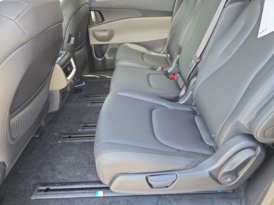 2026 Kia Carnival Hybrid — photo 17 view