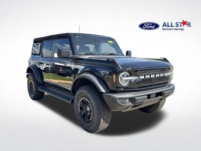 2026 Ford Bronco Outer Banks in Shadow Black — front three-quarter view