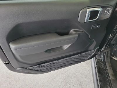 2026 Jeep Wrangler — photo 13 view