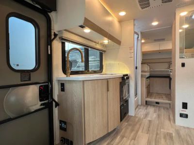 2027 Thor Motor Coach DELANO — photo 7 view