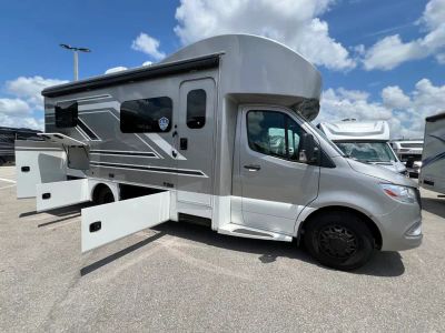 2027 Thor Motor Coach DELANO — photo 20 view