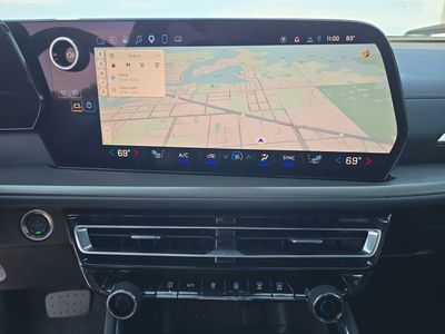 2025 Chevrolet Traverse - Photo 18