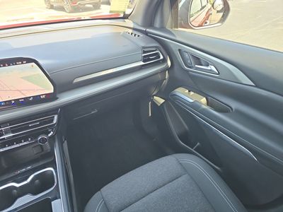 2025 Chevrolet Traverse - Photo 12