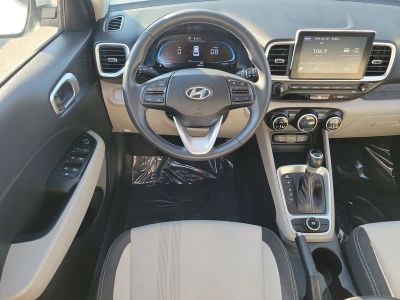 2024 Hyundai Venue — photo 14 view