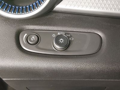 2025 Chevrolet Trax - Photo 13