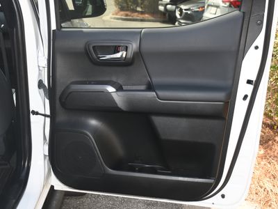 2022 Toyota Tacoma — photo 18 view