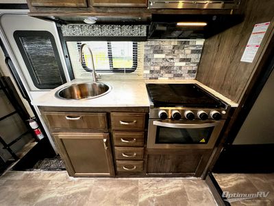 2023 Gulf Stream Conquest Class C - Photo 10