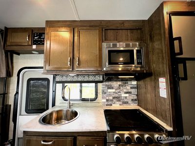 2023 Gulf Stream Conquest Class C - Photo 11
