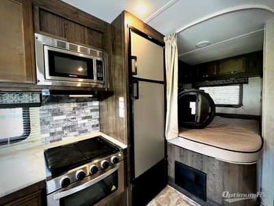 2023 Gulf Stream Conquest Class C - Photo 12