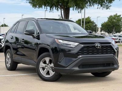 2025 Toyota RAV4 - Photo 2