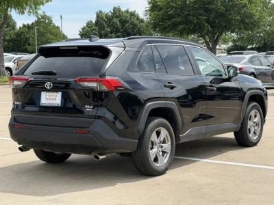 2025 Toyota RAV4 - Photo 4