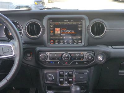 2022 Jeep Wrangler — photo 18 view
