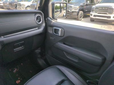 2022 Jeep Wrangler — photo 17 view