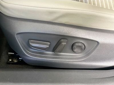 2018 Toyota Camry — photo 13 view