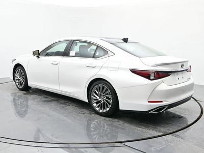 2025 Lexus ES - Photo 3