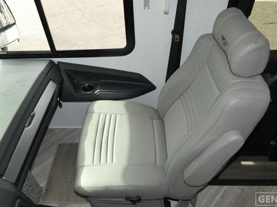 2026 Fleetwood Bounder - Photo 11