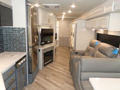 2026 Fleetwood Bounder - Photo 5