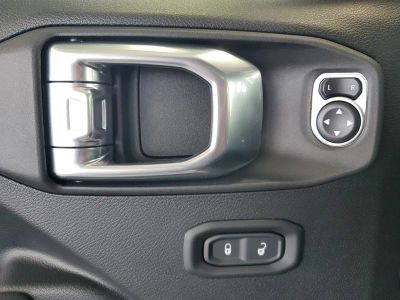 2026 Jeep Wrangler — photo 14 view