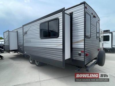 2020 Aurora 33RLTS — rear three-quarter view