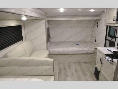 2025 Coachmen RV Catalina Summit Series 7 - Photo 31