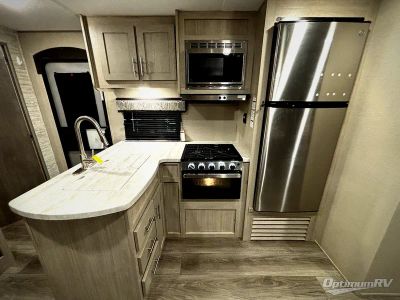 2023 Coachmen Catalina — engine compartment view