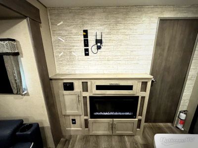 2023 Coachmen Catalina — photo 12 view