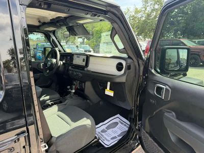 2026 Jeep Wrangler — photo 28 view