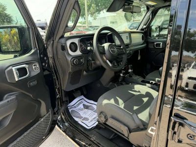 2026 Jeep Wrangler — photo 14 view