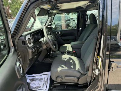 2026 Jeep Wrangler — photo 15 view