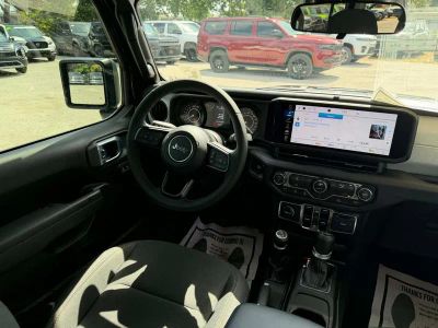 2026 Jeep Wrangler — photo 32 view