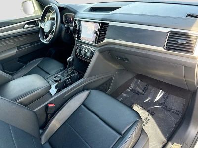 2022 Volkswagen Atlas Cross Sport — photo 14 view