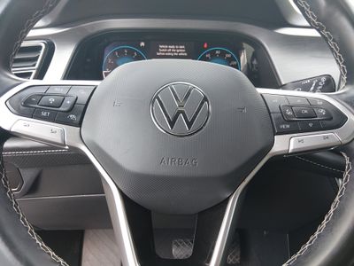 2024 Volkswagen Atlas Cross Sport — photo 12 view