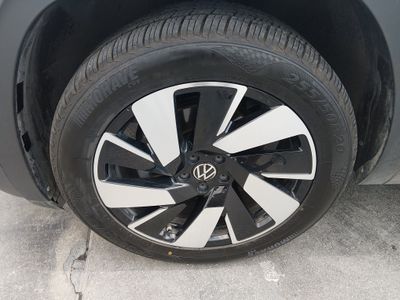 2024 Volkswagen Atlas Cross Sport — photo 10 view