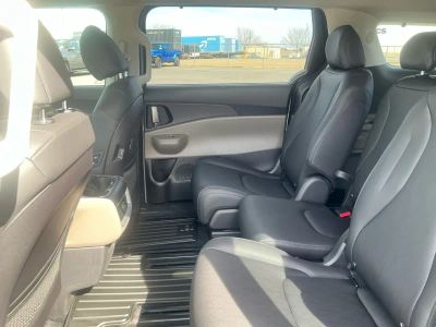2026 Kia Carnival — photo 17 view