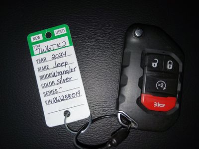 2024 Jeep Wrangler — photo 15 view