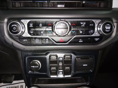 2024 Jeep Wrangler — photo 19 view
